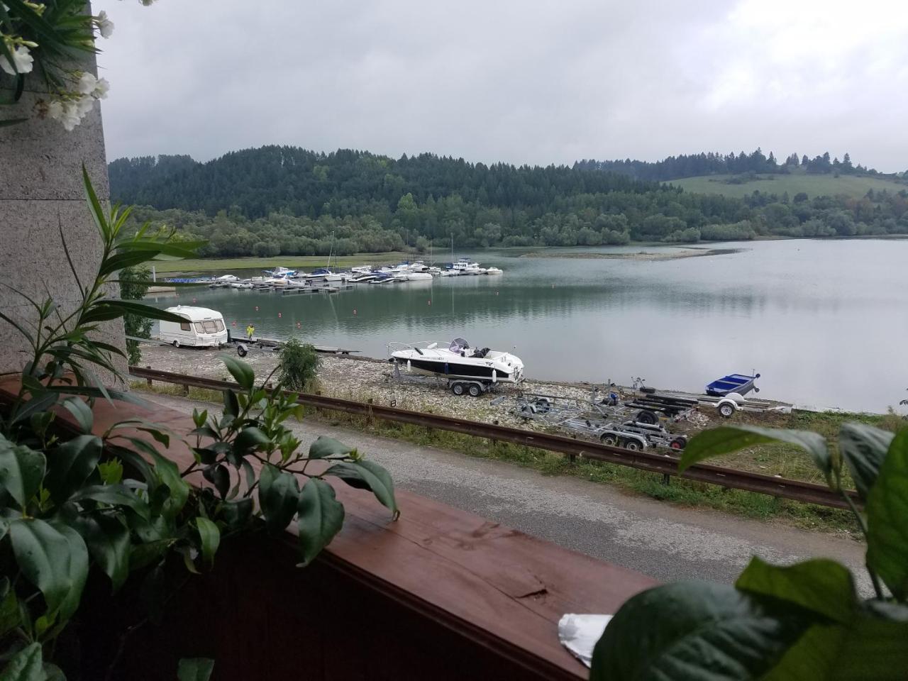 Vila Bobrik - Liptovska Mara Bobrovnik Luaran gambar
